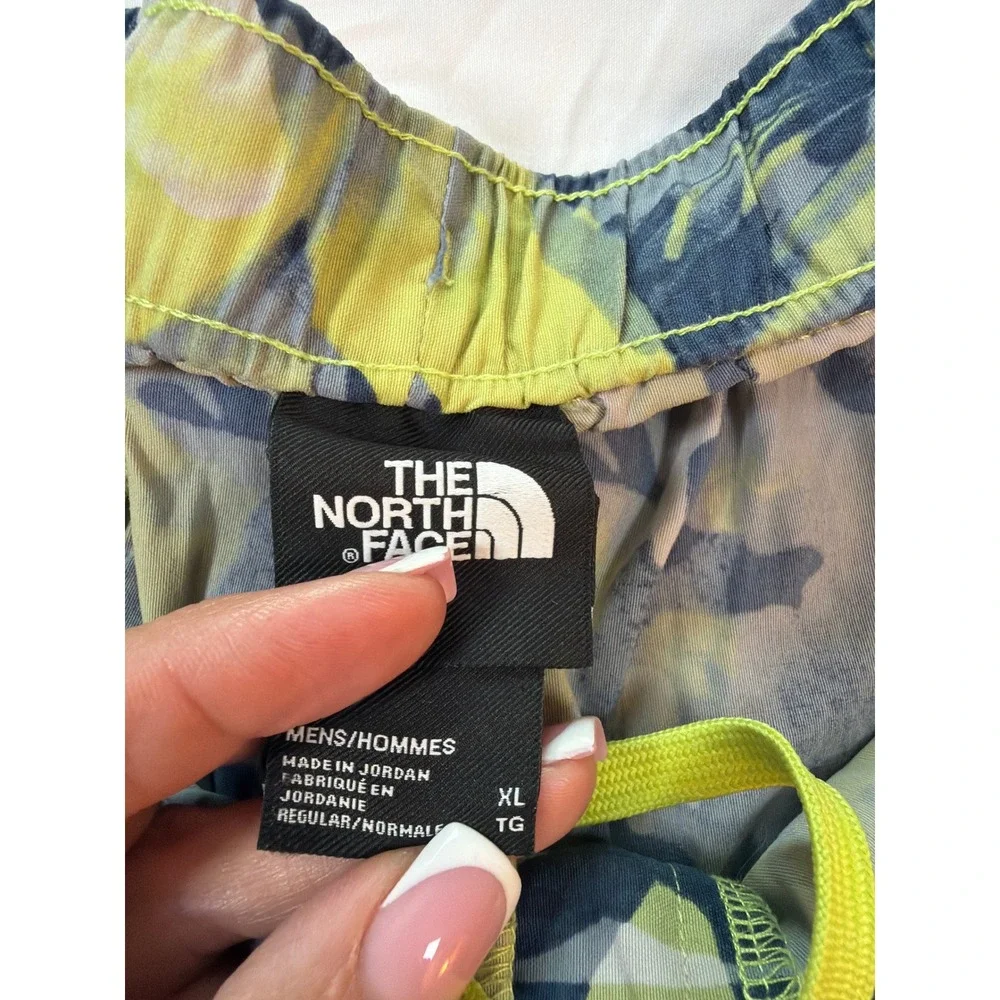 The North Face Mens Class V Water Shorts XL Tropical Floral Camo NF0A7QLC SP22